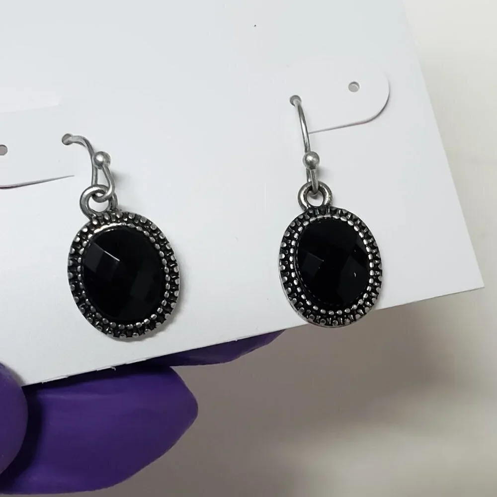 Women's Silver tone Dainty Design Black Stone 1-inch Fishhook Teardrop Earrings
